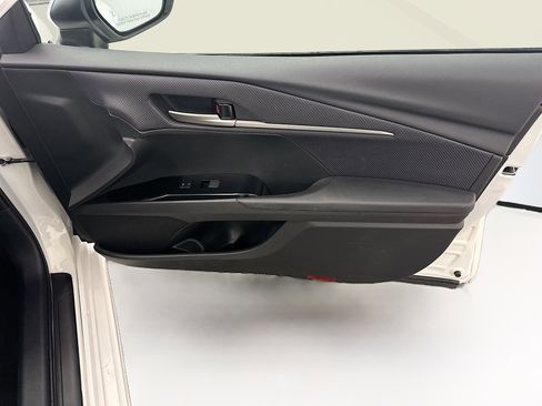 Used 2025 Toyota Camry SE image 33