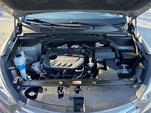 Used 2018 Hyundai Santa Fe Sport image 17