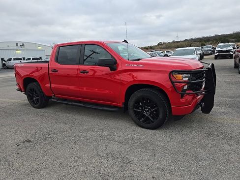 Used 2023 Chevrolet Silverado 1500 Custom image 4