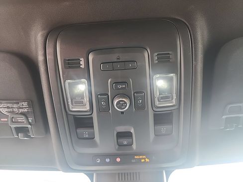 Used 2023 GMC Yukon Denali AWD/4WD image 19