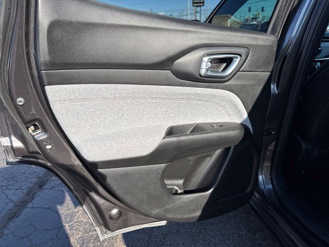 Used 2023 Jeep Compass Latitude AWD/4WD image 17