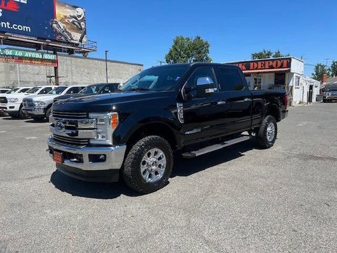 Used 2017 Ford F250 Lariat w/ Lariat Ultimate Package image 3