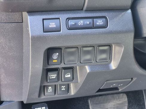 Certified 2025 Nissan Frontier PRO-4X AWD/4WD image 9