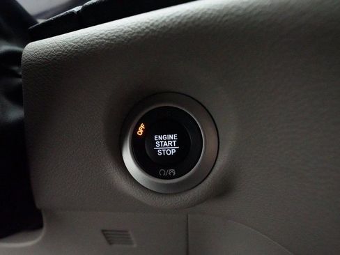 Used 2024 Chrysler Voyager LX image 32