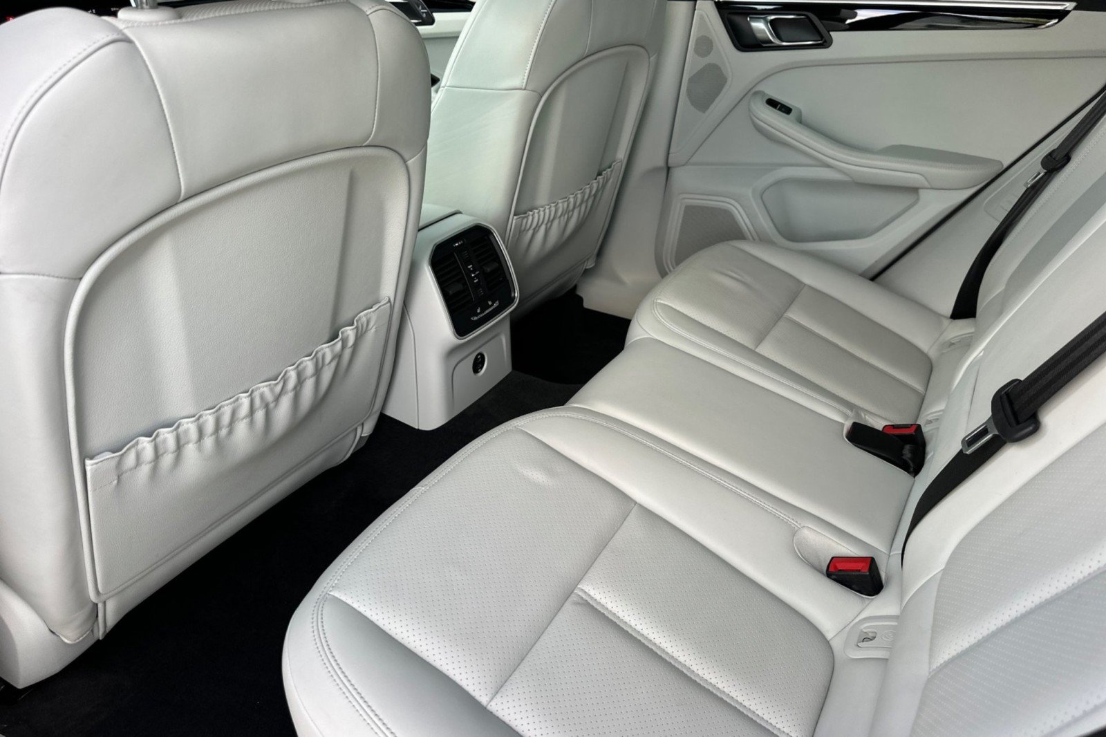 Certified 2023 Porsche Macan AWD/4WD image 13