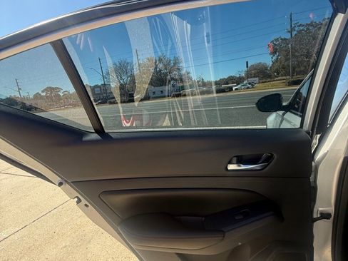 Used 2022 Nissan Altima 2.5 SR image 10