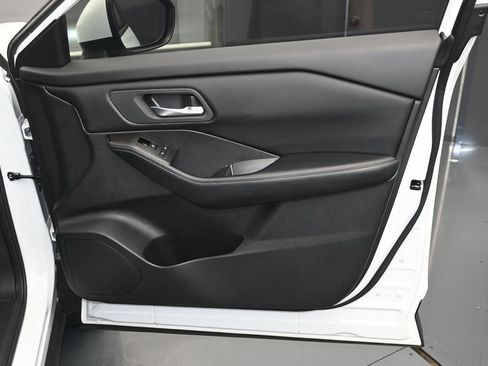 Certified 2026 Nissan Rogue SV AWD/4WD image 17