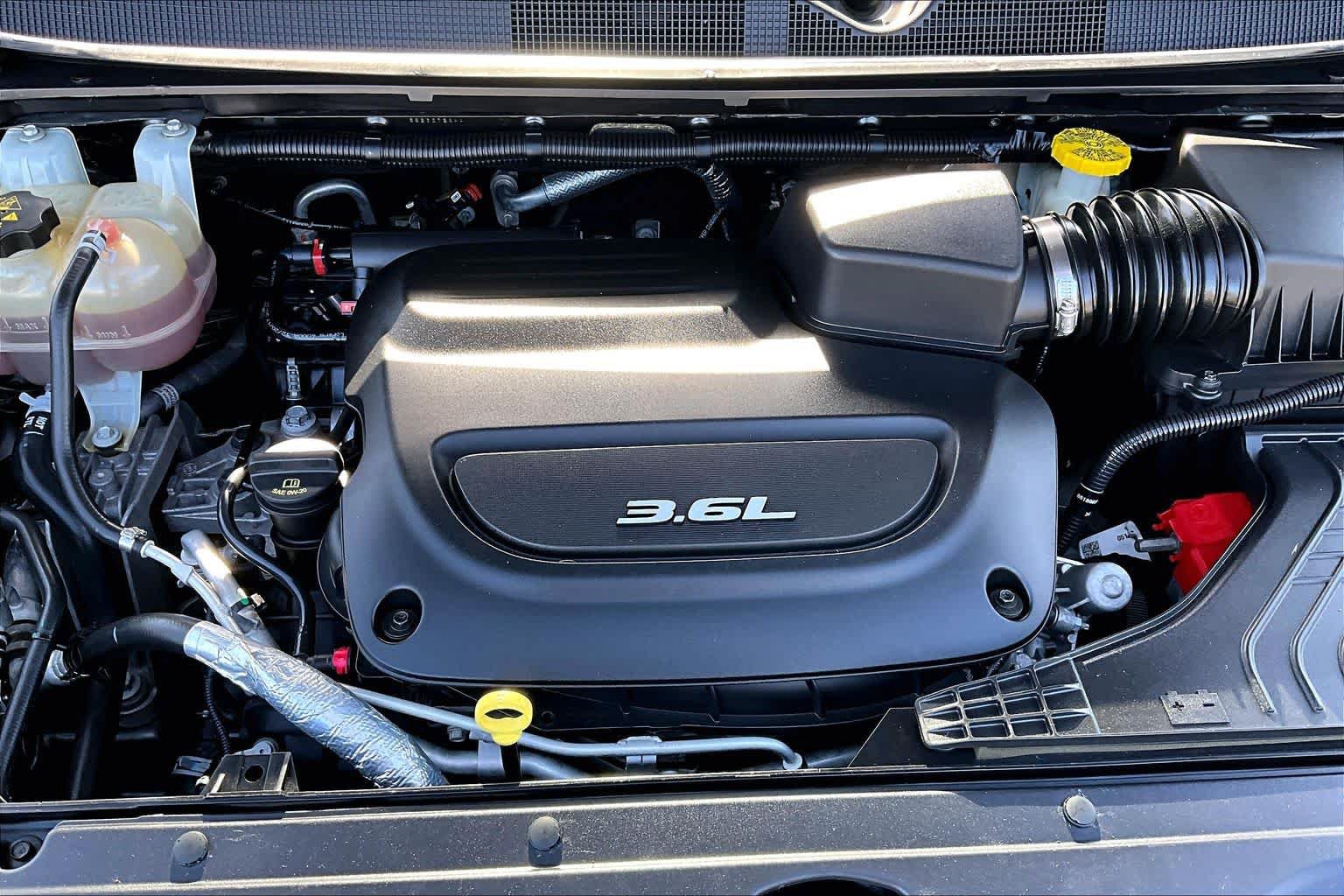 Used 2018 Chrysler Pacifica Touring-L FWD image 31