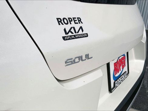 Used 2025 Kia Soul LX FWD image 8