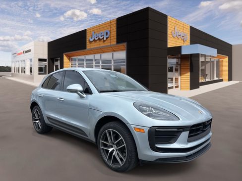 Used 2022 Porsche Macan image 1