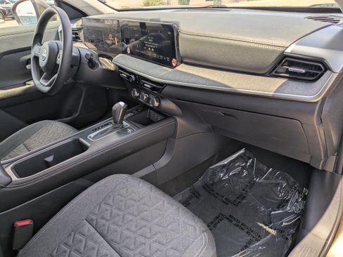 Used 2025 Nissan Kicks SV AWD/4WD image 13