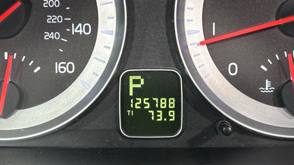 Used 2011 Volvo C70 T5 w/ Multimedia Pkg FWD image 23