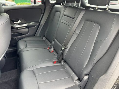 Used 2023 Mercedes-Benz GLA 250 w/ Premium Package image 28