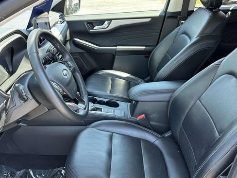 Certified 2022 Ford Escape SEL w/ Technology Package AWD/4WD image 9