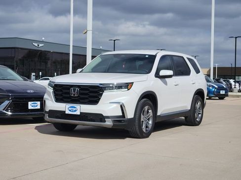 Used 2025 Honda Pilot EX-L image 2