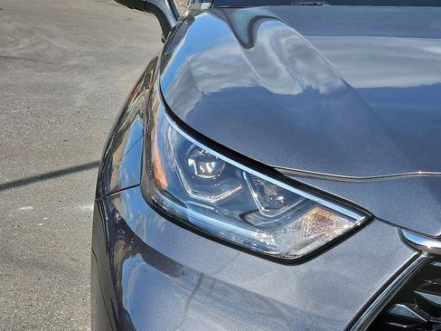 Used 2021 Toyota Highlander Limited image 8