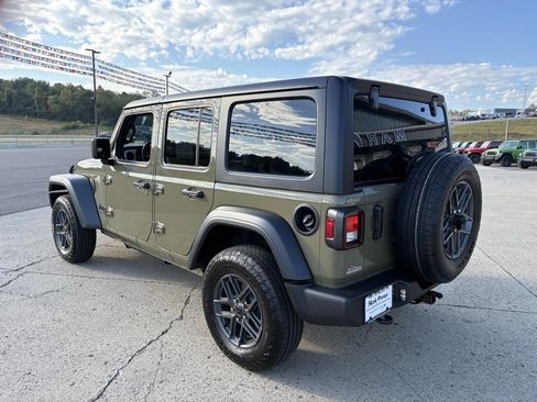 Used 2025 Jeep Wrangler Sport image 3