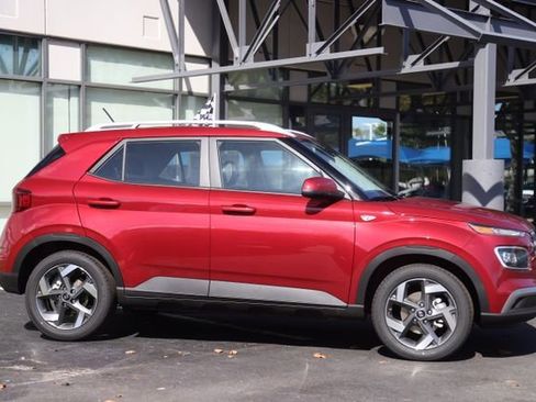 New 2025 Hyundai Venue Limited image 2