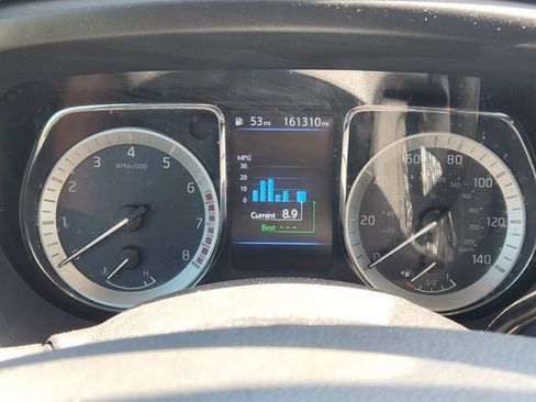 Used 2019 Nissan Titan SV w/ SV Convenience Package RWD image 13
