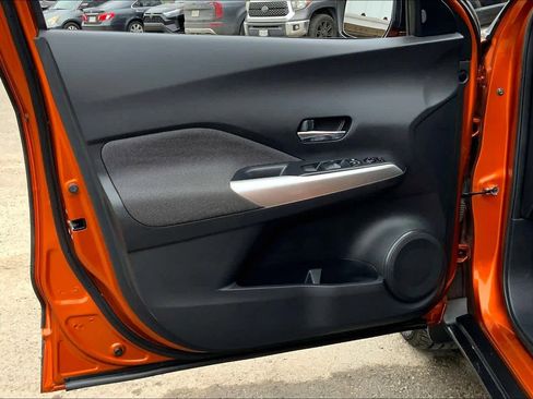 Used 2019 Nissan Kicks SV image 21