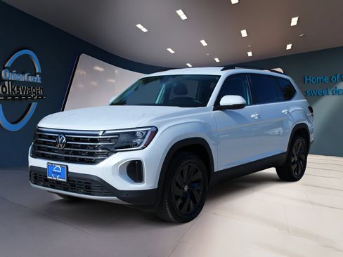 Certified 2026 Volkswagen Atlas SE FWD image 8
