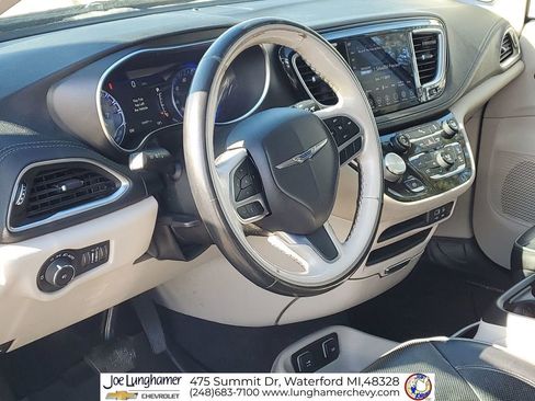 Used 2020 Chrysler Pacifica Limited image 11