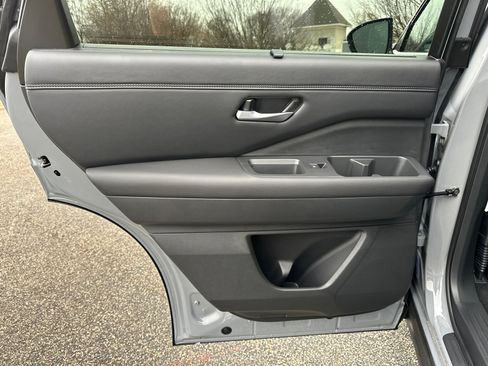 New 2025 Nissan Pathfinder Platinum image 23