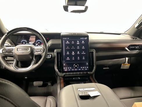 New 2026 GMC Yukon XL Denali w/ Denali Reserve Package image 17