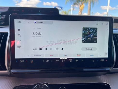 New 2025 Ford Expedition Active image 11