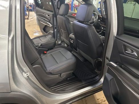 Used 2024 Chevrolet Traverse Z71 image 12