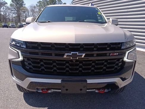 Used 2024 Chevrolet Tahoe Z71 w/ Luxury Package AWD/4WD image 8