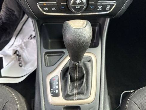Used 2014 Jeep Cherokee Latitude w/ Comfort/Convenience Group FWD image 30