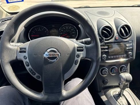 Used 2015 Nissan Rogue S w/ Convenience Package AWD/4WD image 9
