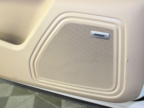 Used 2025 Porsche Macan w/ Premium Package Plus image 17