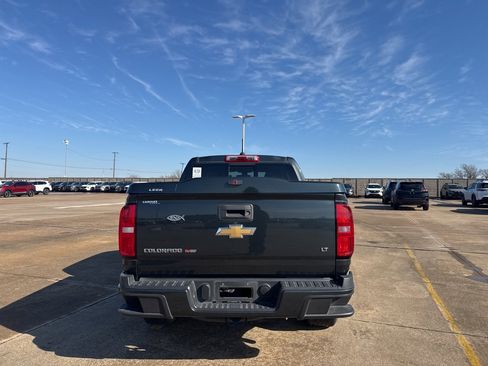 Used 2018 Chevrolet Colorado LT w/ LT Convenience Package image 16
