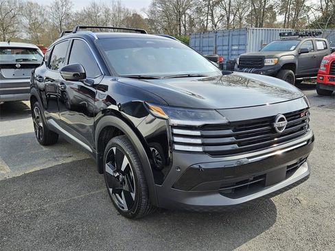 Used 2025 Nissan Kicks SR w/ Illumination Package image 3