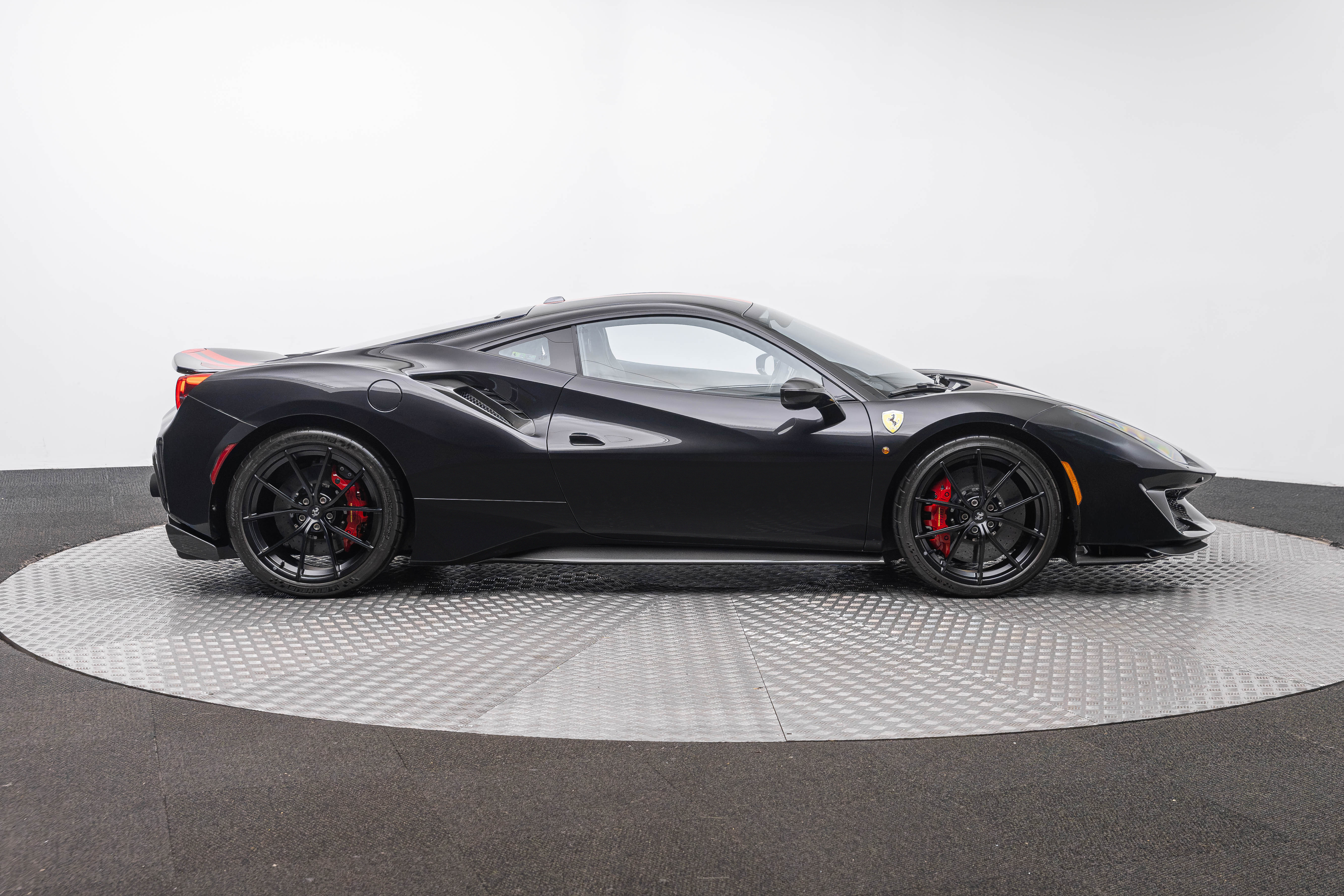Used 2019 Ferrari 488 Pista Coupe RWD image 9