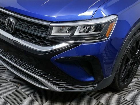 Certified 2023 Volkswagen Taos SE w/ Black Wheel Package image 29