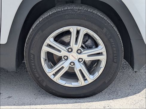 Used 2024 GMC Terrain SLE FWD image 12