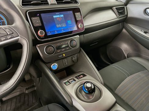 Used 2025 Nissan Leaf S image 25