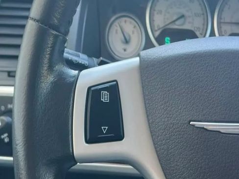 Used 2010 Chrysler Town & Country Touring Plus w/ Safetytec Group FWD image 29