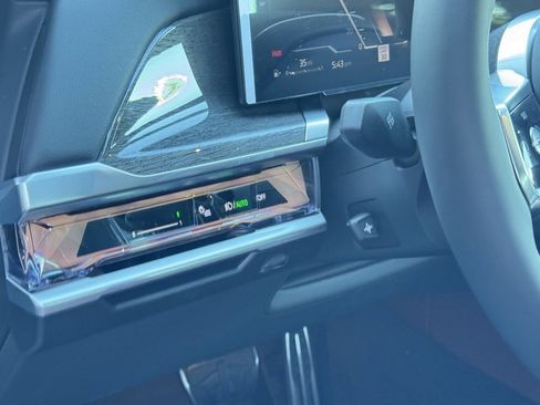 Used 2025 BMW 760i xDrive w/ Luxury Rear Seating Package image 11