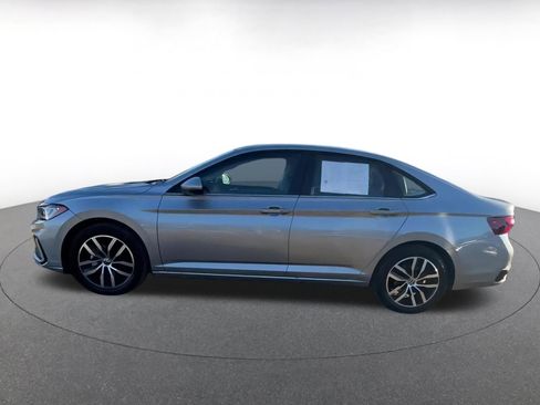 Used 2025 Volkswagen Jetta SE image 9