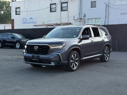 Used 2023 Honda Pilot Touring image 3