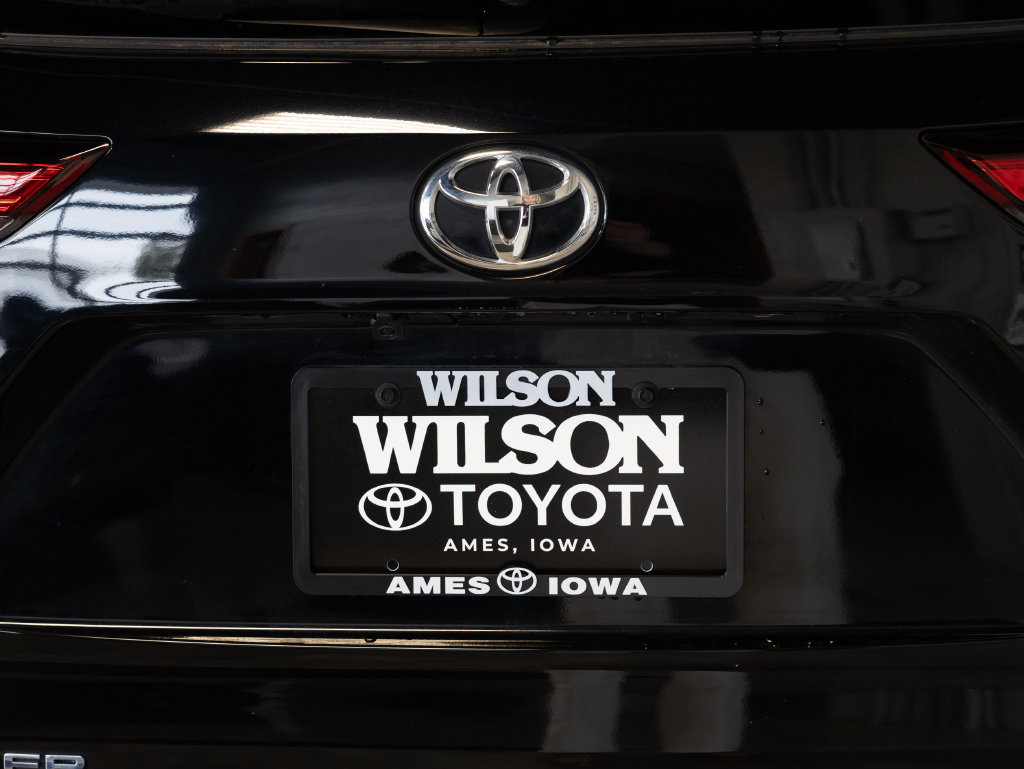 Used 2023 Toyota Highlander XLE AWD/4WD image 6