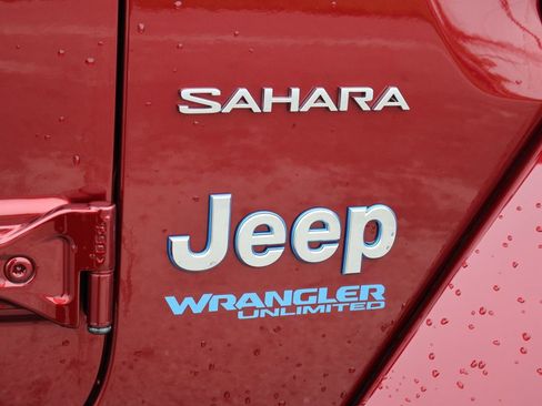 Used 2021 Jeep Wrangler Unlimited Sahara w/ Cold Weather Group image 8
