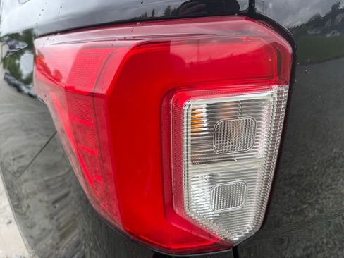 Used 2021 Ford Explorer Limited AWD/4WD image 10