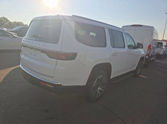 Used 2025 Jeep Wagoneer Series II AWD/4WD image 2