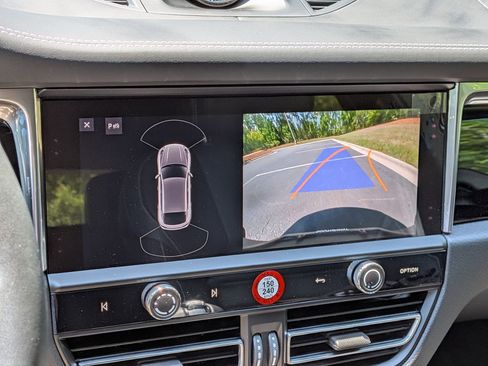 Certified 2025 Porsche Macan Turbo AWD/4WD image 17