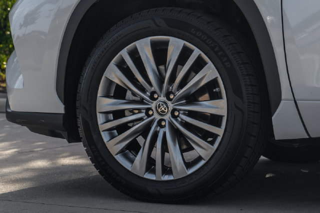 Used 2023 Toyota Highlander Platinum FWD image 63